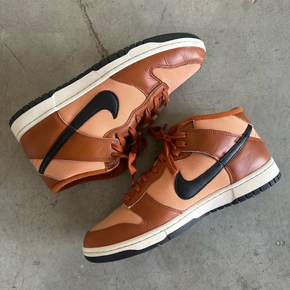 Nike Men's Leather Sneakers in Brown and Tan